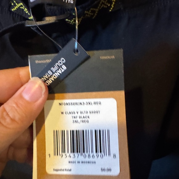 The North Face Class V Pathfinder Black Women's Athletic Shorts NWT - Picture 5 of 6